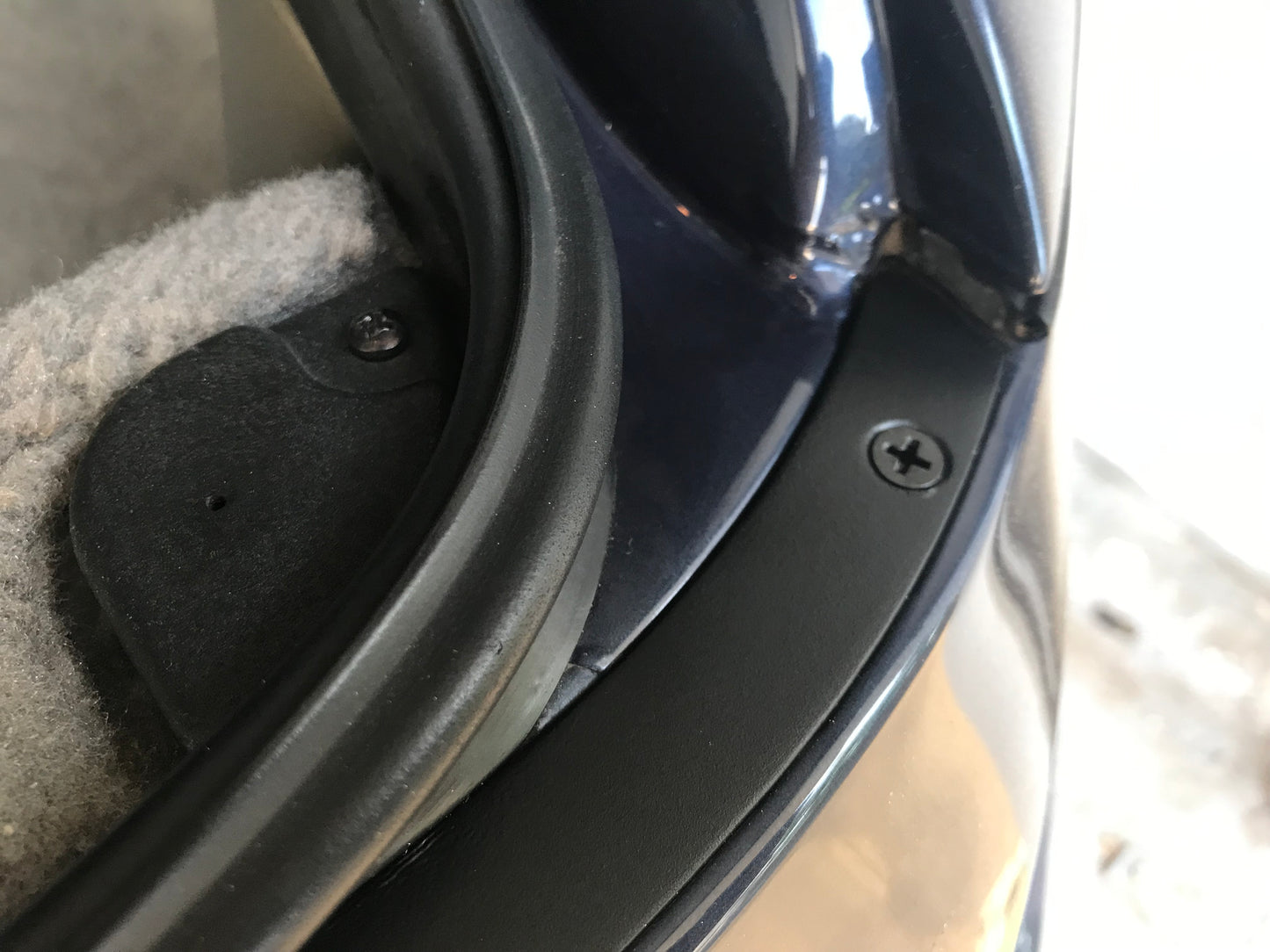 Screw set cover rail tailgate Porsche 928